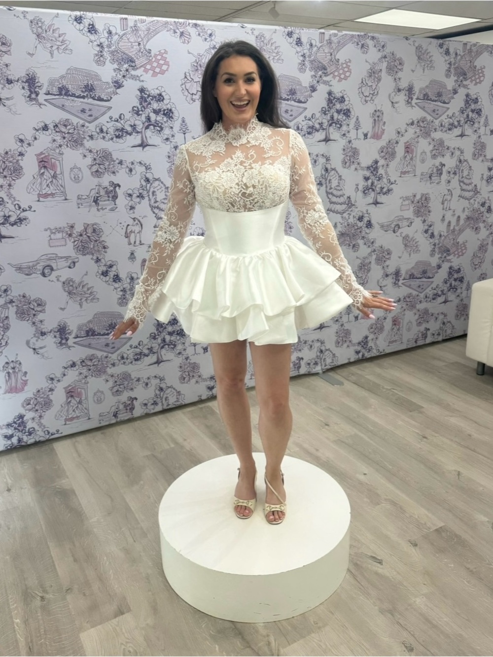 Mini wedding dress